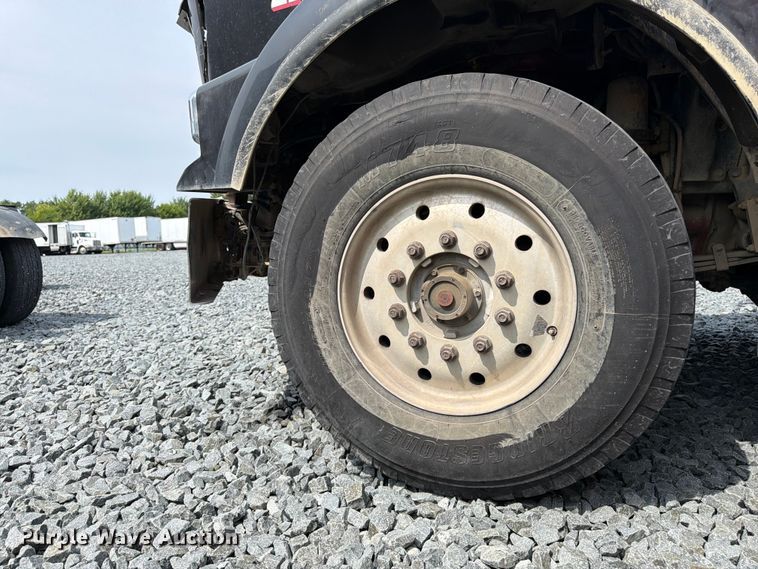 image for item YA4243 2016 Kenworth T8 Series semi truck