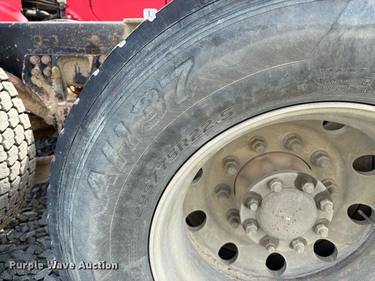image for item YA4243 2016 Kenworth T8 Series semi truck