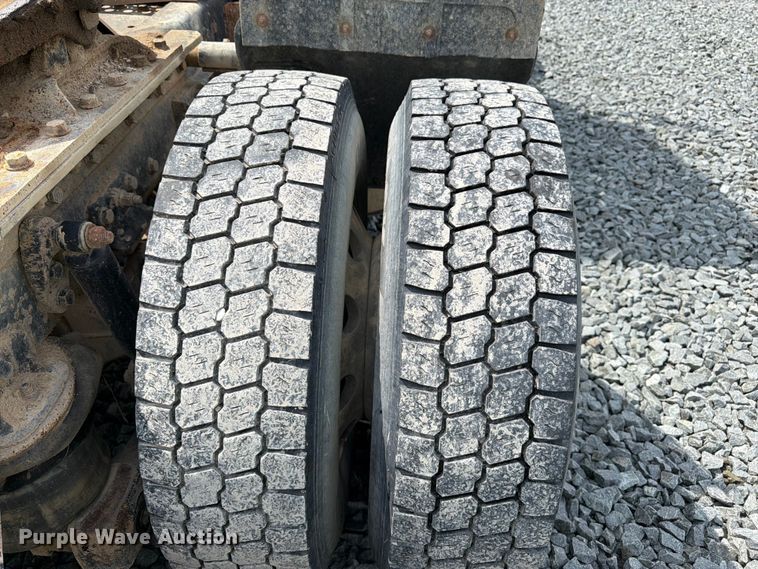 image for item YA4243 2016 Kenworth T8 Series semi truck