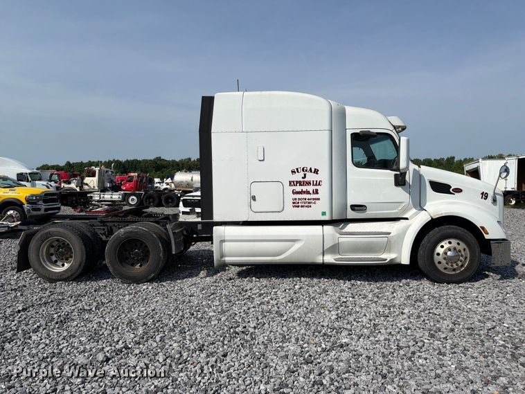 image for item YA4246 2020 Peterbilt 579 semi truck