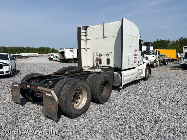 image for item YA4246 2020 Peterbilt 579 semi truck