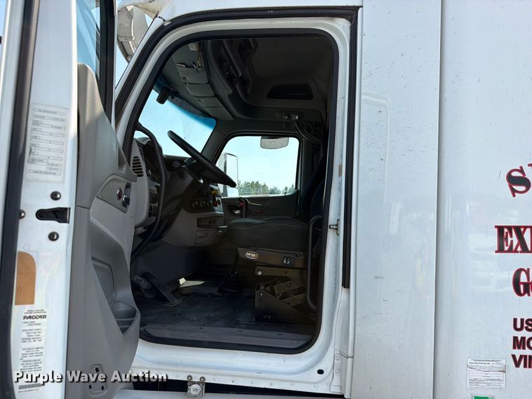 image for item YA4246 2020 Peterbilt 579 semi truck