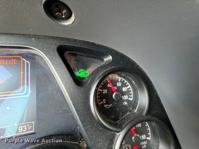 image for item YA4246 2020 Peterbilt 579 semi truck