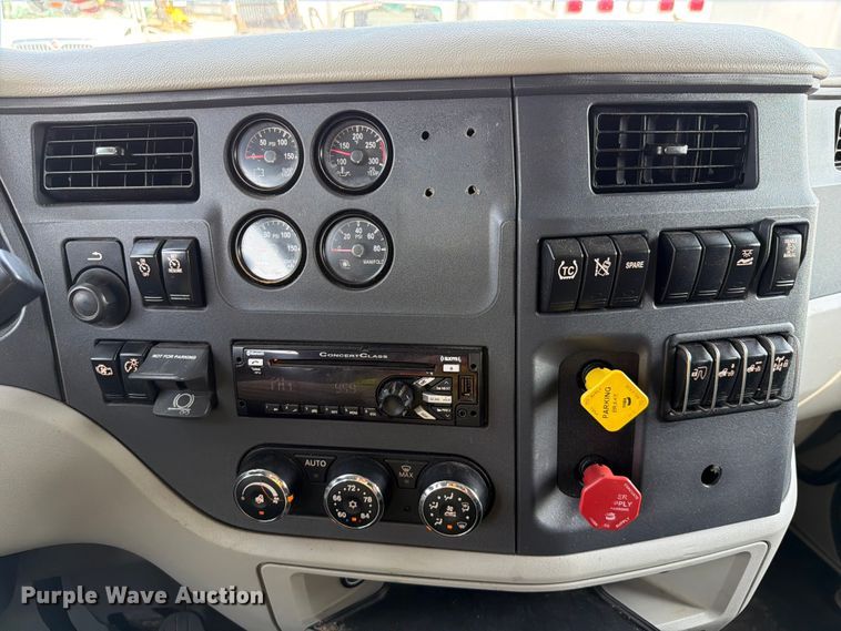 image for item YA4246 2020 Peterbilt 579 semi truck