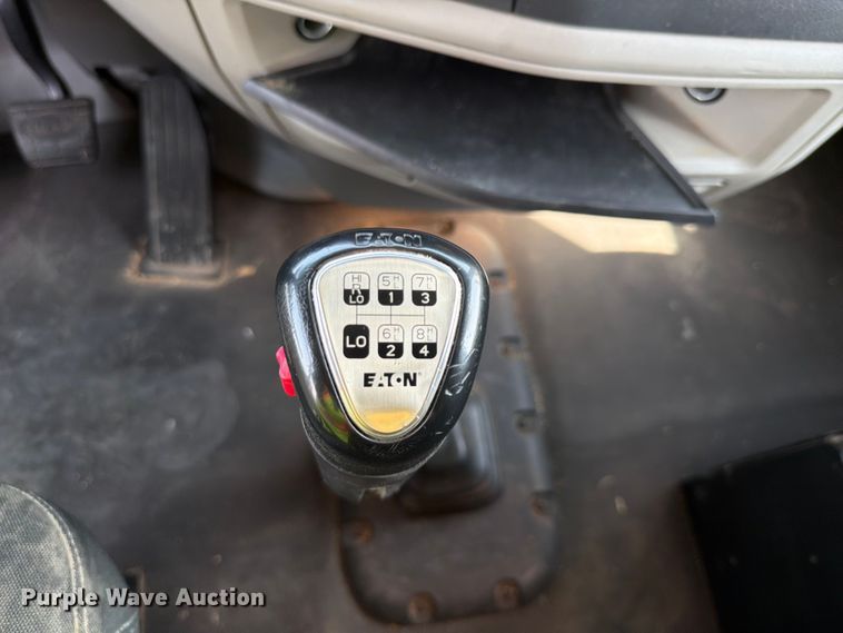 image for item YA4246 2020 Peterbilt 579 semi truck
