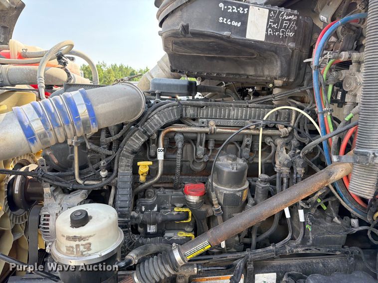 image for item YA4246 2020 Peterbilt 579 semi truck