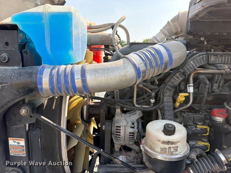 image for item YA4246 2020 Peterbilt 579 semi truck