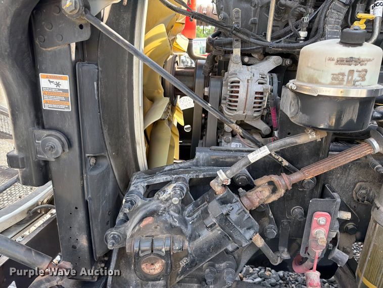 image for item YA4246 2020 Peterbilt 579 semi truck
