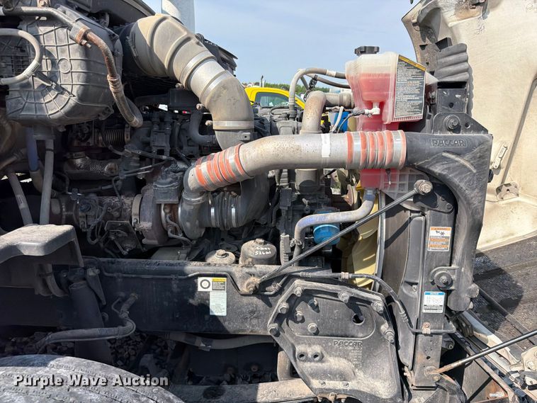 image for item YA4246 2020 Peterbilt 579 semi truck