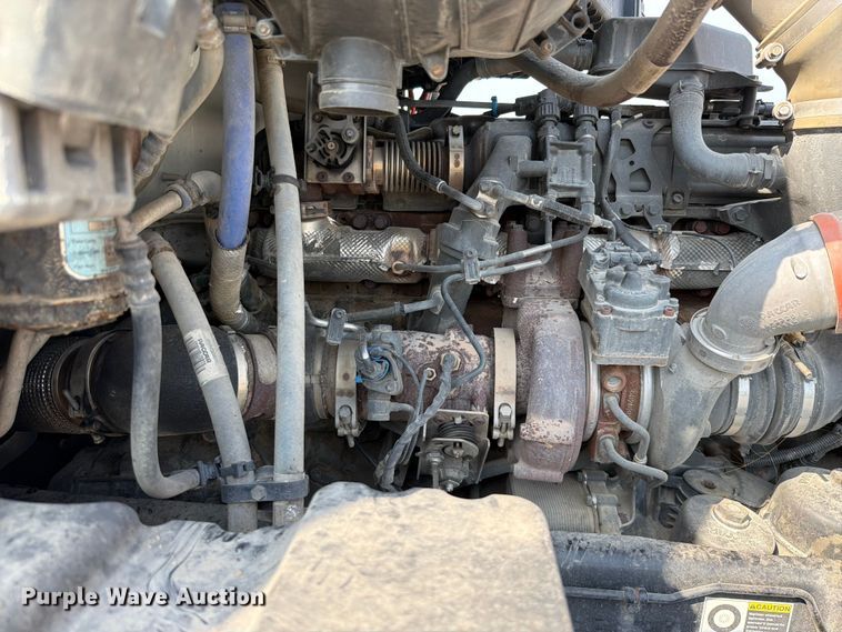 image for item YA4246 2020 Peterbilt 579 semi truck