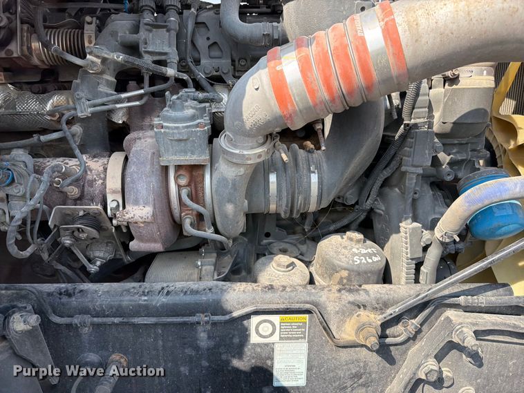 image for item YA4246 2020 Peterbilt 579 semi truck
