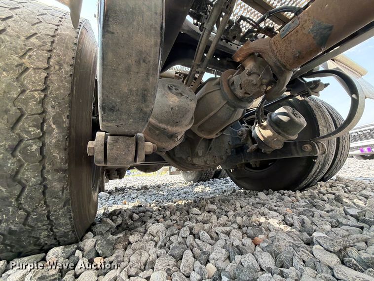 image for item YA4246 2020 Peterbilt 579 semi truck