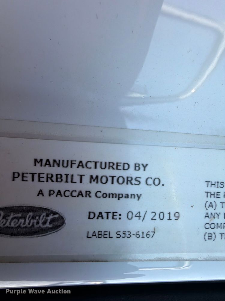 image for item YA4246 2020 Peterbilt 579 semi truck