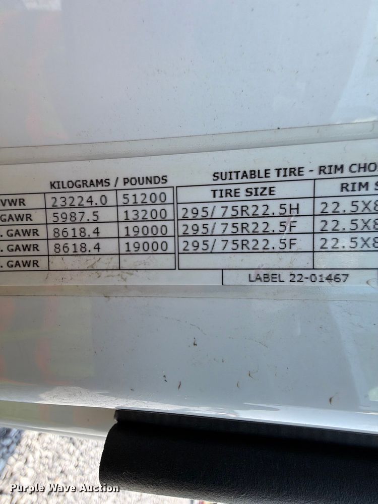 image for item YA4246 2020 Peterbilt 579 semi truck