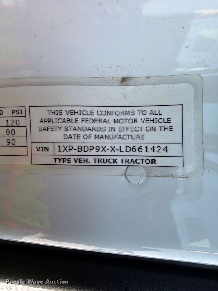 image for item YA4246 2020 Peterbilt 579 semi truck