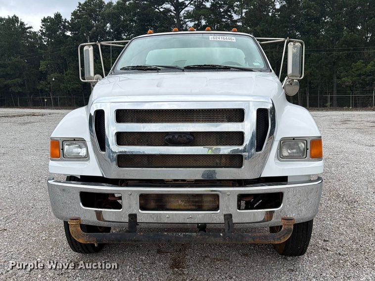 image for item YA4257 2006 Ford F750 water truck