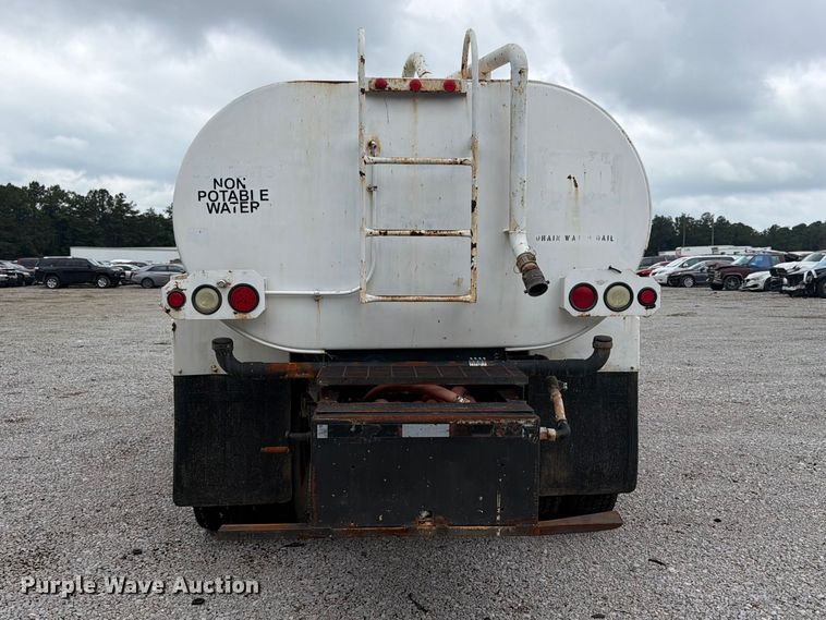 image for item YA4257 2006 Ford F750 water truck