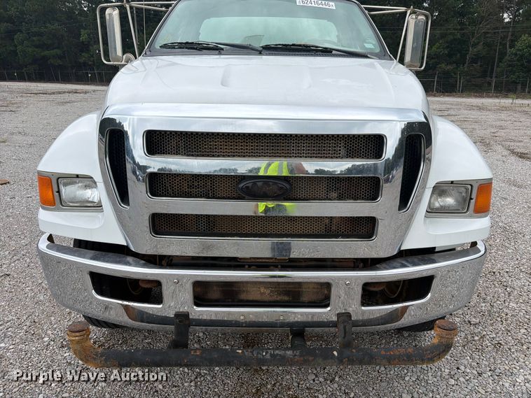 image for item YA4257 2006 Ford F750 water truck