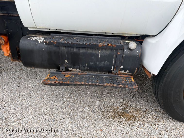 image for item YA4257 2006 Ford F750 water truck