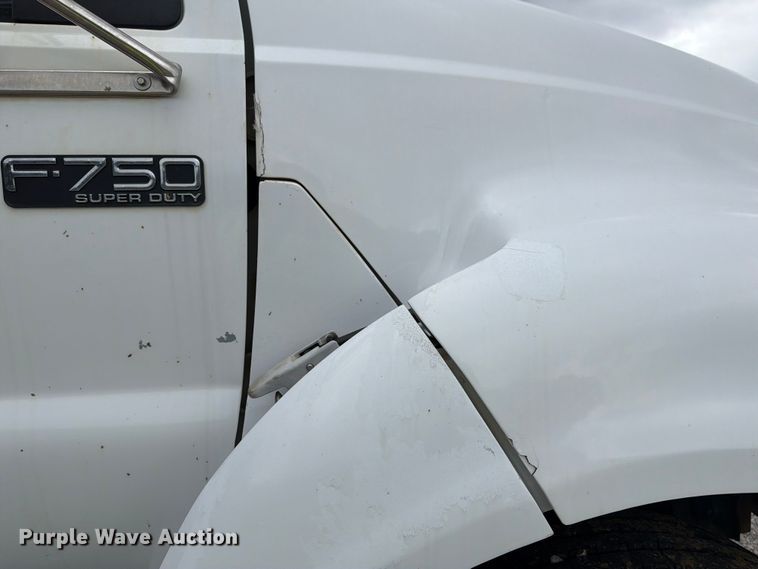image for item YA4257 2006 Ford F750 water truck