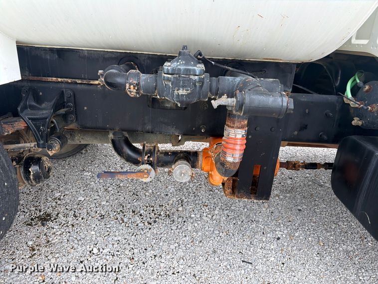 image for item YA4257 2006 Ford F750 water truck