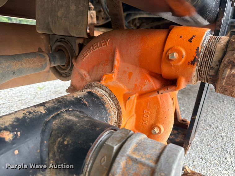 image for item YA4257 2006 Ford F750 water truck