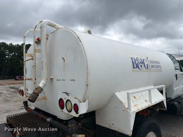 image for item YA4257 2006 Ford F750 water truck