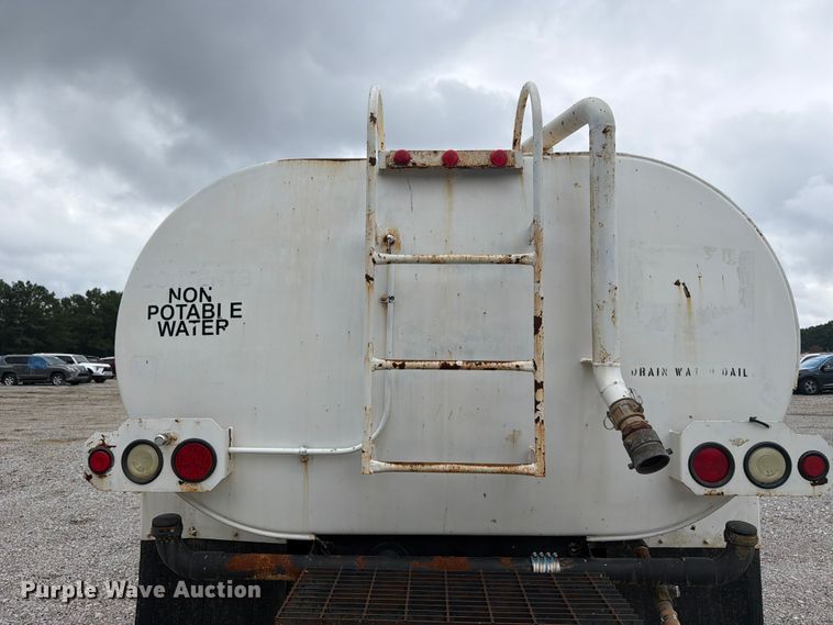 image for item YA4257 2006 Ford F750 water truck