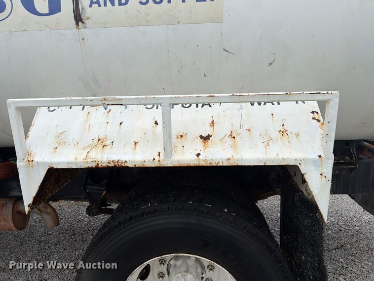 image for item YA4257 2006 Ford F750 water truck
