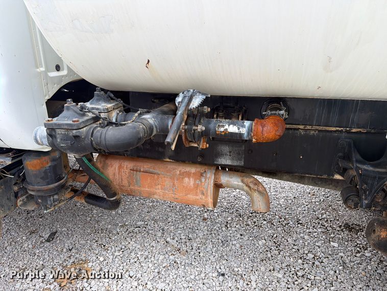 image for item YA4257 2006 Ford F750 water truck