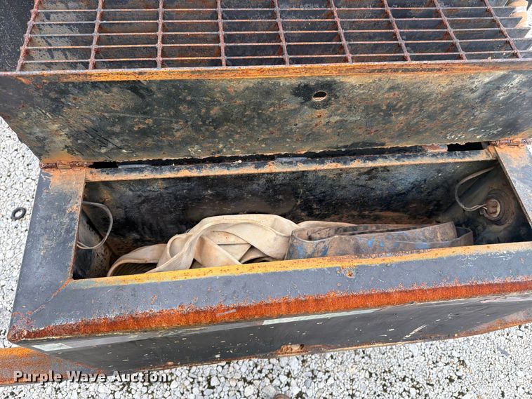 image for item YA4257 2006 Ford F750 water truck