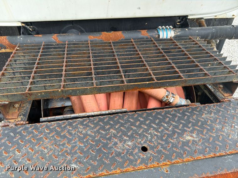image for item YA4257 2006 Ford F750 water truck