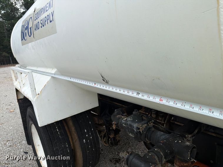 image for item YA4257 2006 Ford F750 water truck