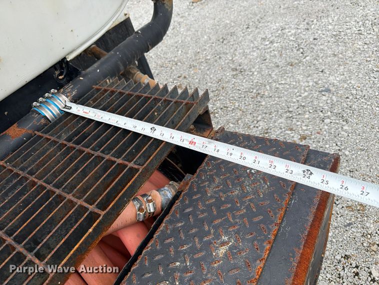 image for item YA4257 2006 Ford F750 water truck
