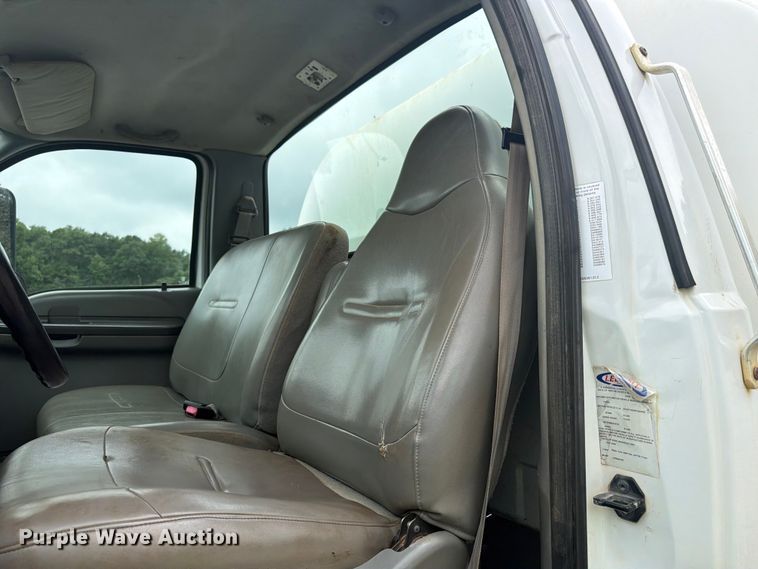 image for item YA4257 2006 Ford F750 water truck
