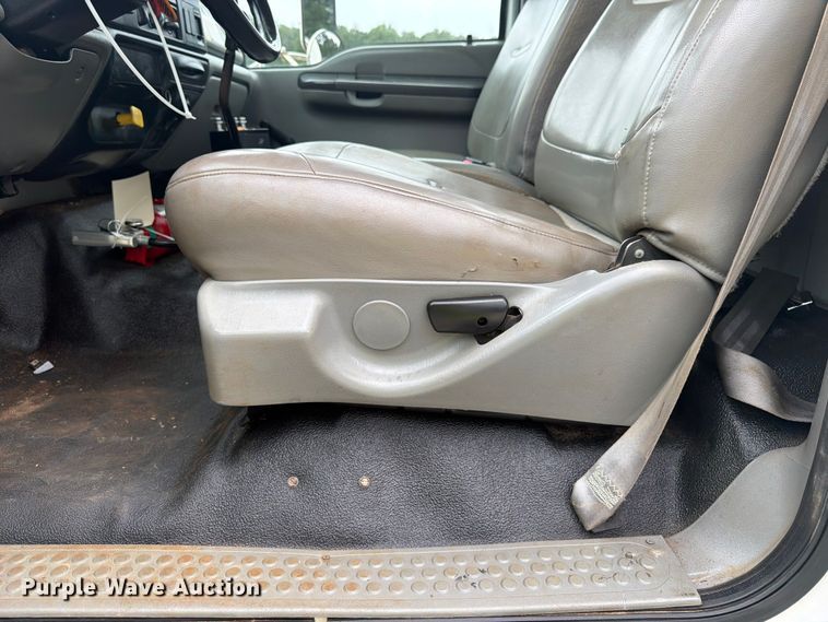 image for item YA4257 2006 Ford F750 water truck