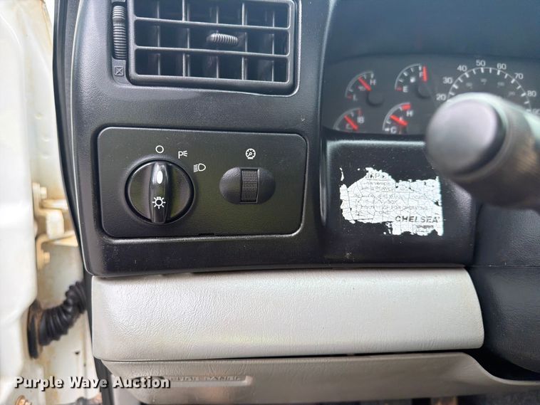 image for item YA4257 2006 Ford F750 water truck