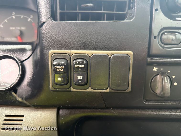 image for item YA4257 2006 Ford F750 water truck