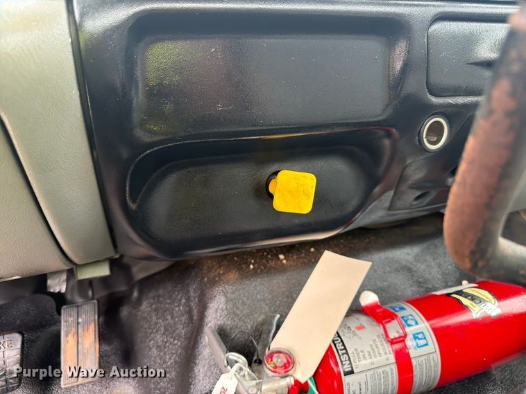 image for item YA4257 2006 Ford F750 water truck