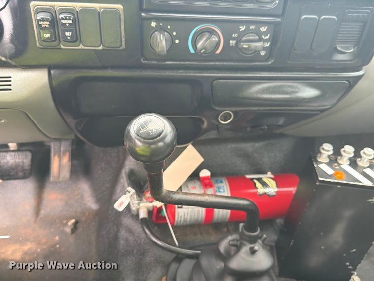 image for item YA4257 2006 Ford F750 water truck