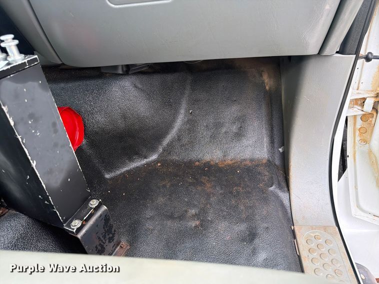 image for item YA4257 2006 Ford F750 water truck