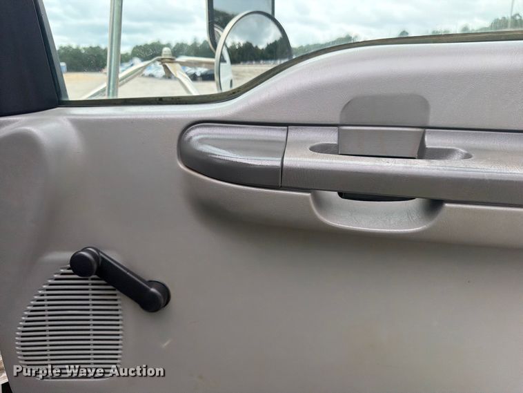 image for item YA4257 2006 Ford F750 water truck