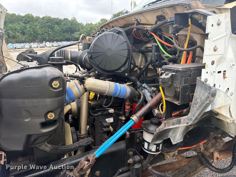 image for item YA4257 2006 Ford F750 water truck