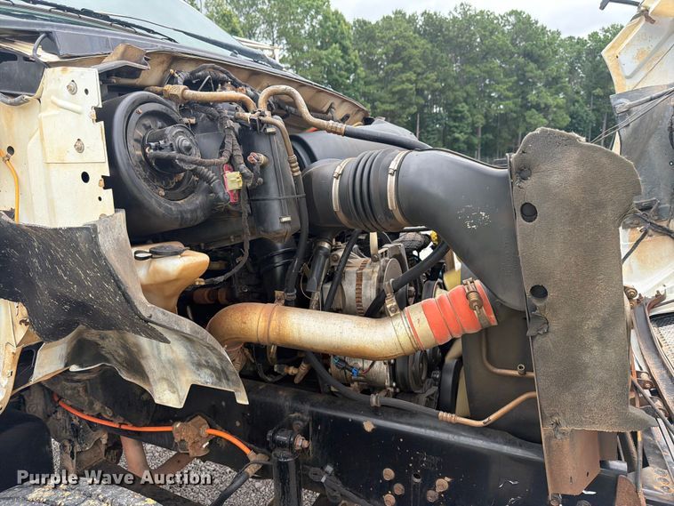 image for item YA4257 2006 Ford F750 water truck