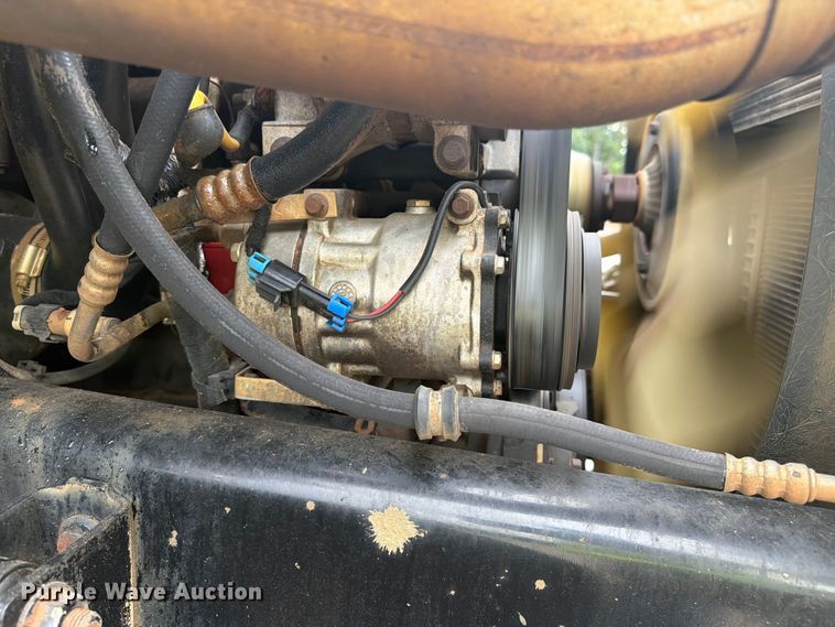 image for item YA4257 2006 Ford F750 water truck