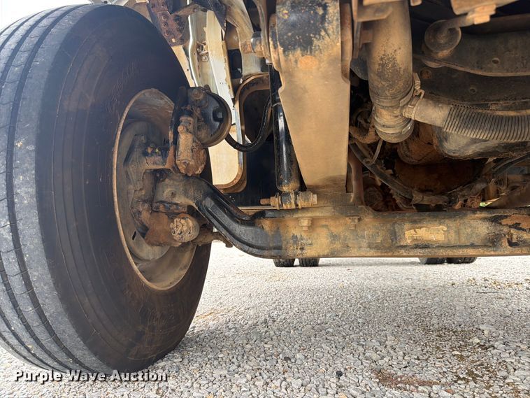 image for item YA4257 2006 Ford F750 water truck