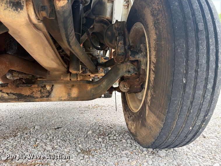 image for item YA4257 2006 Ford F750 water truck
