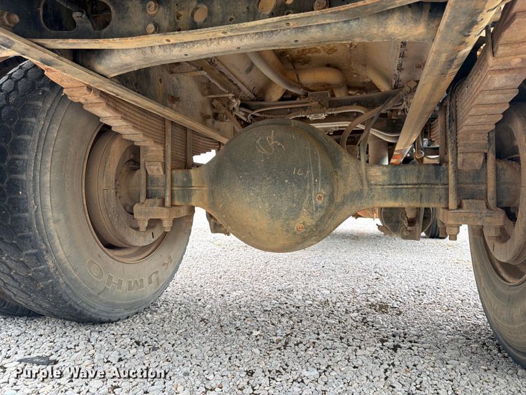 image for item YA4257 2006 Ford F750 water truck