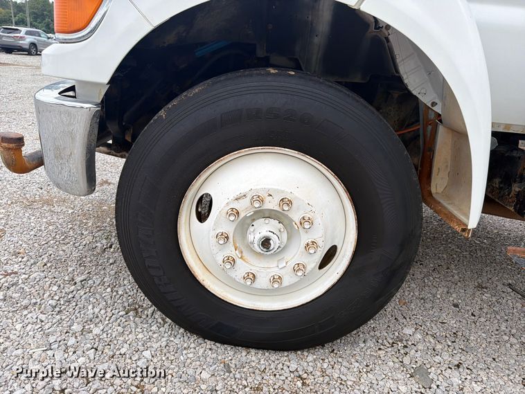 image for item YA4257 2006 Ford F750 water truck