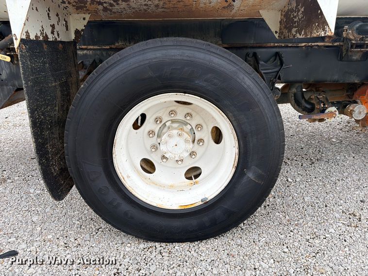 image for item YA4257 2006 Ford F750 water truck